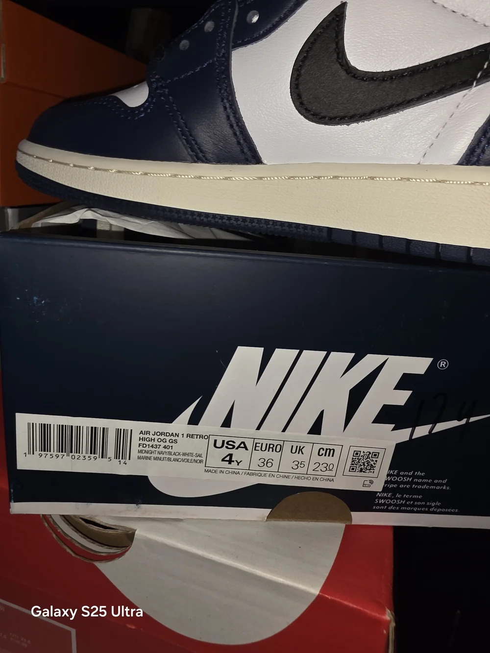 Air Jordan 1 Retro High - White, Navy & Black. New In Box 4Y/5.5W. MFRP: $140